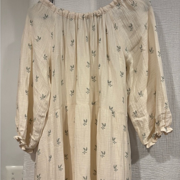 Worth Collective Casual gauze dress in eggshell with sage green floral details - Picture 5 of 6
